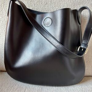Like new beautiful quality Italian Black Leather Shoulder Bag